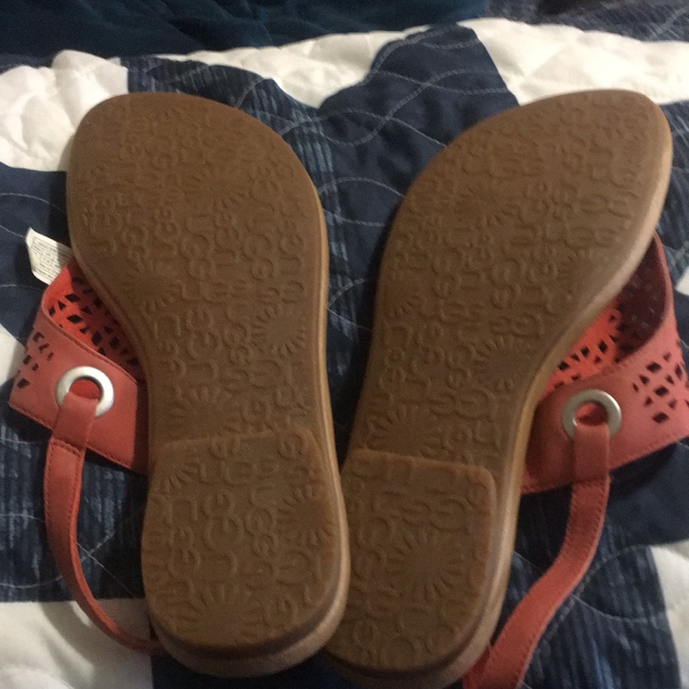 Ugg sandals orange and so cute NWOT never worn - Picture 3 of 3